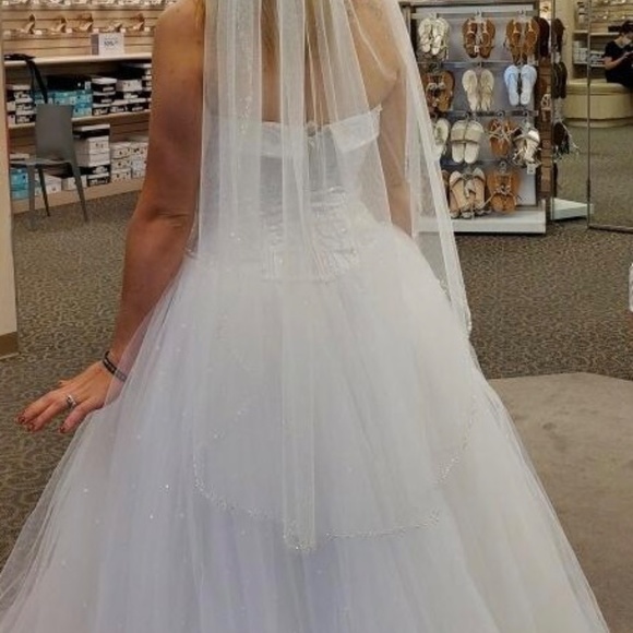 Bridal dress - Picture 3 of 6